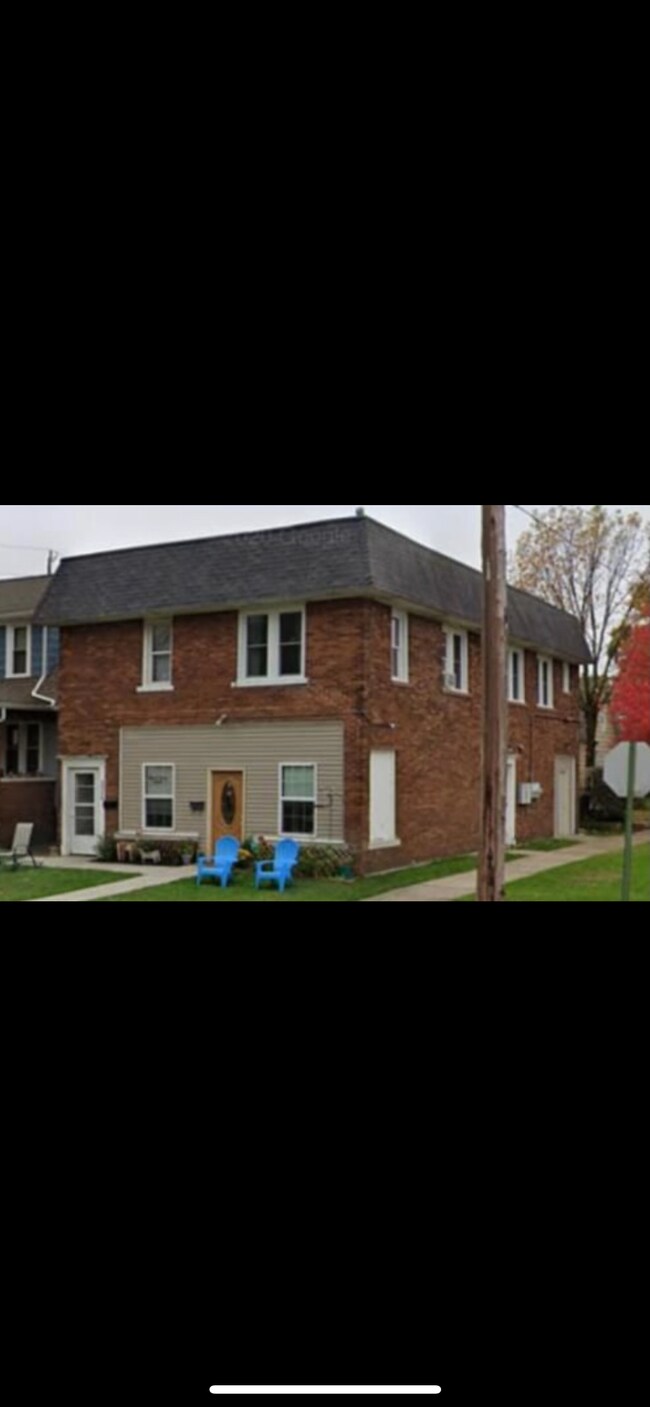 Building Photo - 2304 2nd St