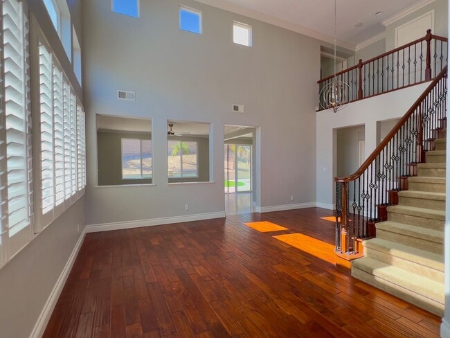 Foto del edificio - Upgraded 4 bedrooms 3 full baths home in Chula Vista- San Miguel Ranch area.