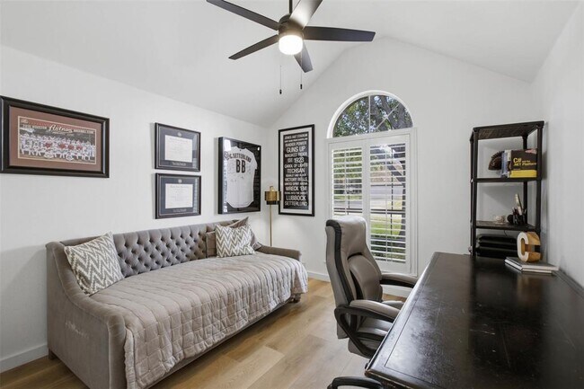 Foto del edificio - 1833 Paradise Ridge Dr
