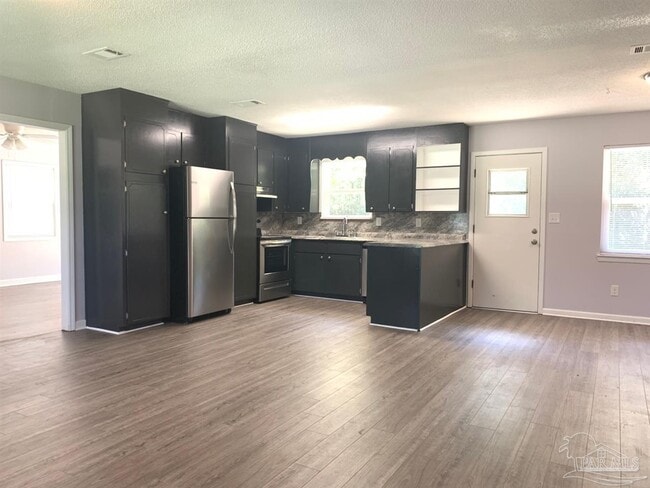 Foto del edificio - 9460 Darlene Cir