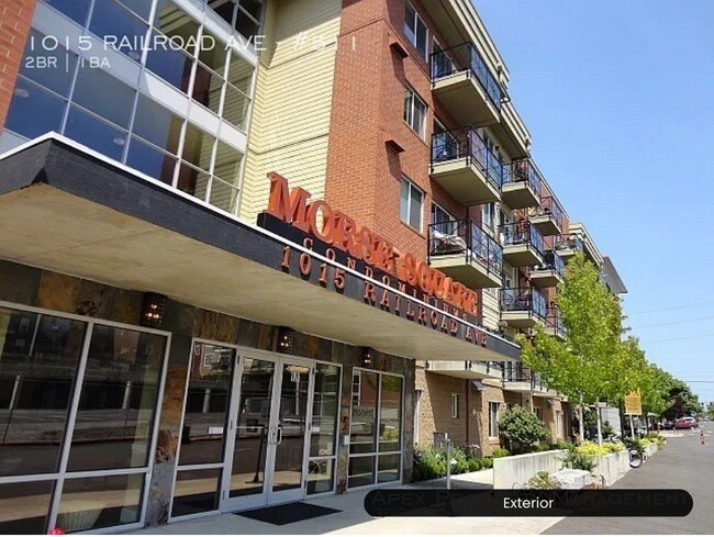 Foto del edificio - 1015 Railroad Ave