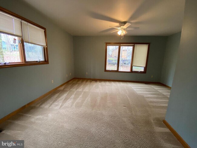 Building Photo - 215 Beachside Cove
