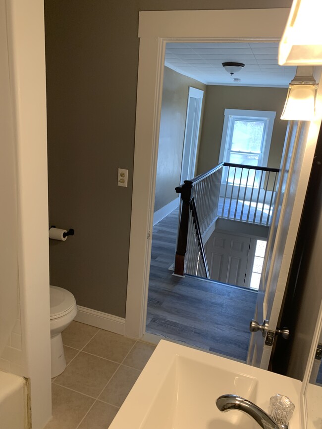 Bath to hallway - 2 Lawrence St