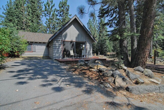 Foto del edificio - SKI LEASE: Tahoe Vista, Sleep 2-5, Wood Stove