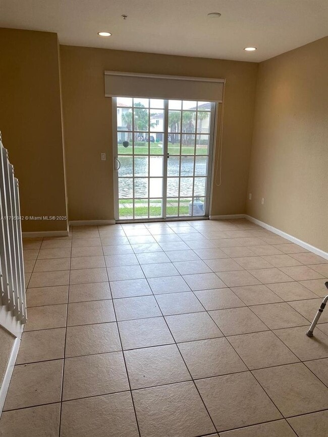 Building Photo - 2832 SW 81st Ave