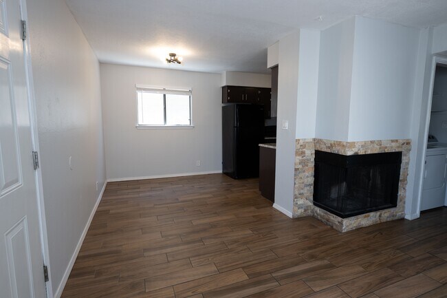 Building Photo - 309 Whispering Sands Ct SE