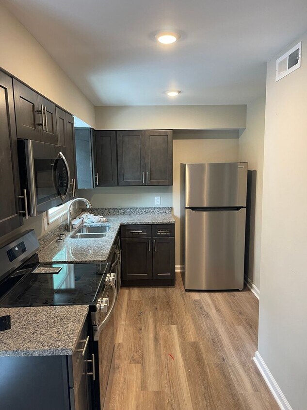 Foto del edificio - 1341 Kenilwood Way
