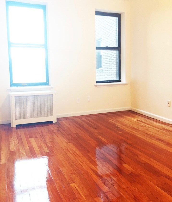Primary Photo - 60-10 Woodside Ave