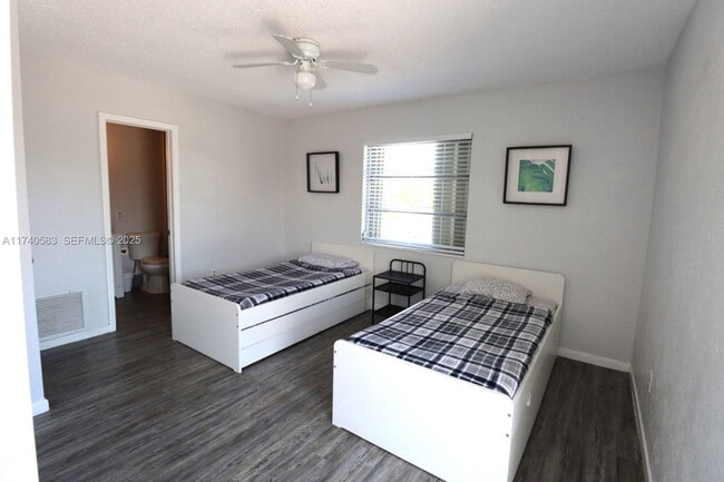 Foto del edificio - 141 McArthur Pkwy