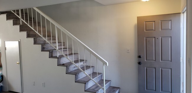 Building Photo - 19250 Hamlin St