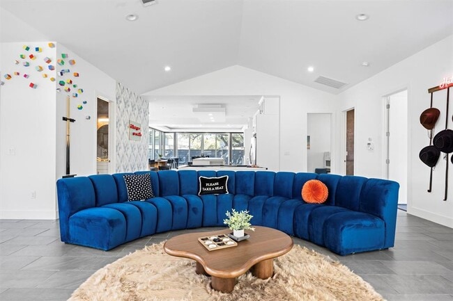 Building Photo - 1206 W Oltorf St