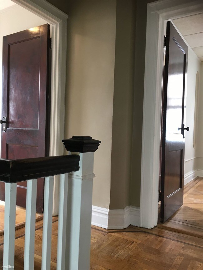 Building Photo - 3 br, 1 bath Apartment - 22 Cator Ave