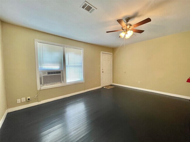 Foto del edificio - 611 N Avenue D