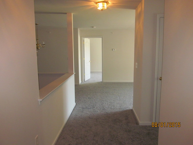 Building Photo - 935 Cedar Ct