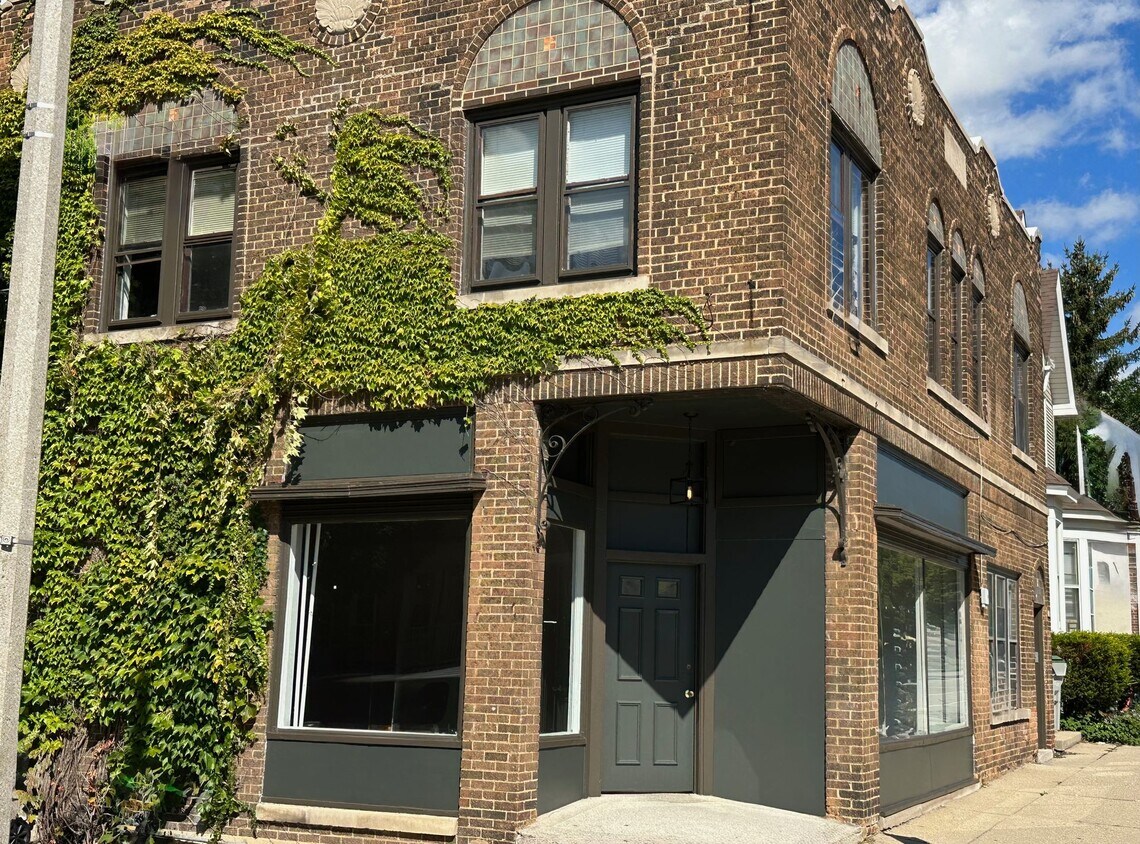 Foto principal - 1603 N Van Buren St