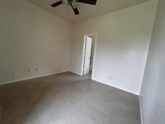 Foto del edificio - 6841 Larkstone St