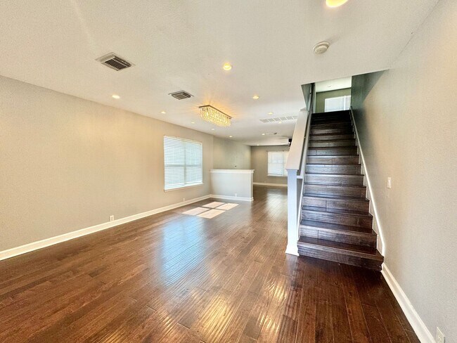 Building Photo - Gorgeous House in Retama Ridge