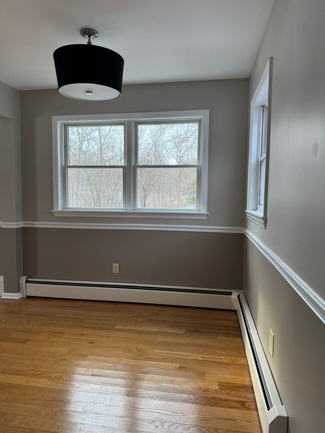 Área de comedor o espacio de trabajo - 75 Fostertown Rd