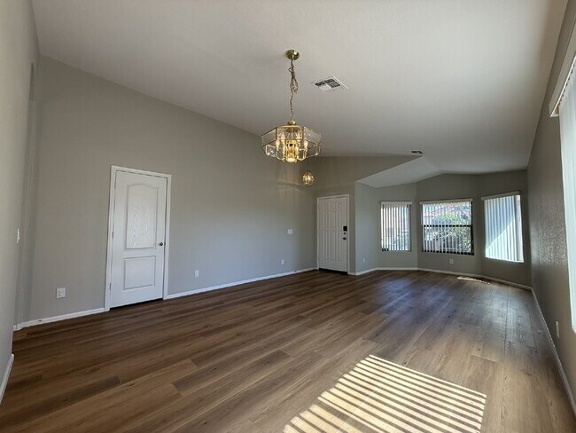 Building Photo - Updated 3-Bed Home in Goodyear with Vaulte...