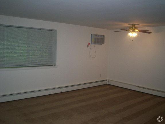 Bedroom - Stoney Creek Apartments