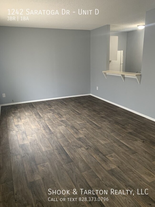 Foto del edificio - 1242 Saratoga Dr