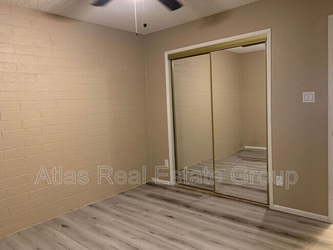 Building Photo - 4021 E Desert Cactus St
