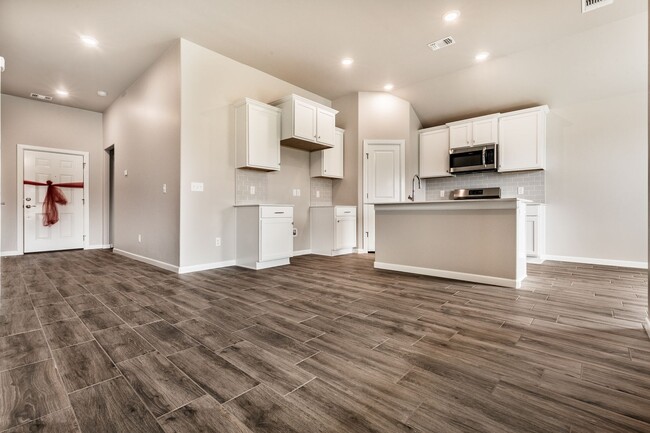 Building Photo - Available in Mustang. Showings begin Frida...