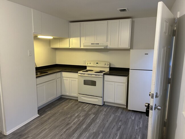Foto del edificio - 218 Aster Ln