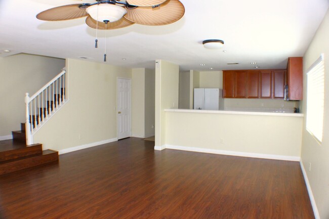 Building Photo - Roomy Palacio Del Oro North Townhome