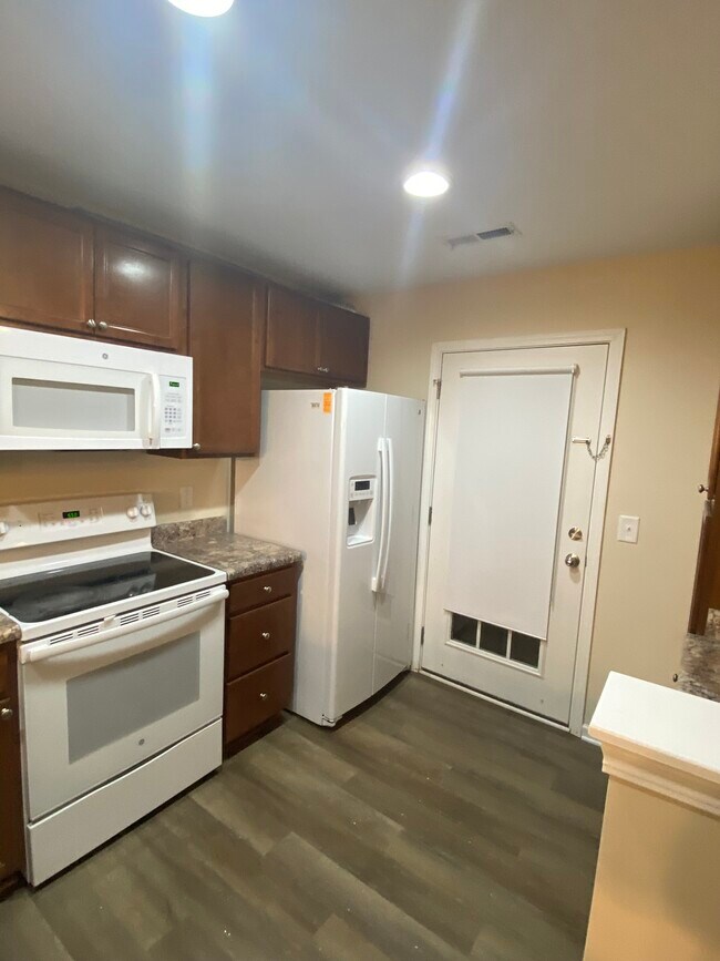 Building Photo - 527 Song Sparrow Ln