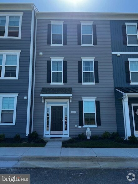 Building Photo - 623 Hemsworth Ln