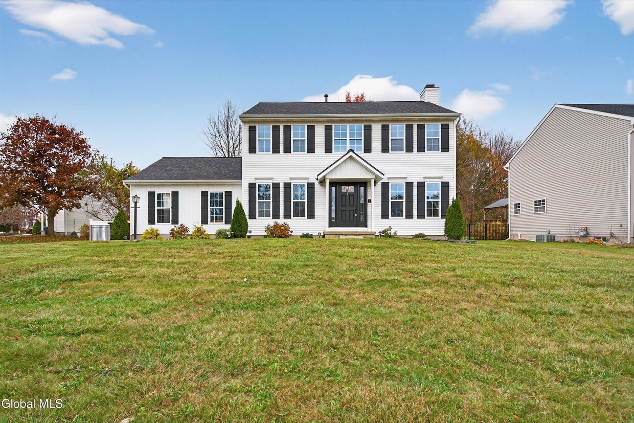 Foto principal - 716 Adams Cir