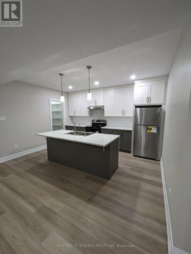 Building Photo - 824 Namur St