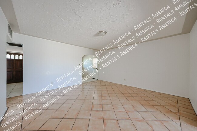 Foto del edificio - 2114 West Myrtle Ave