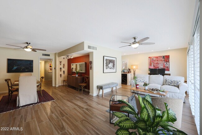Foto del edificio - 109 E Palm Ln