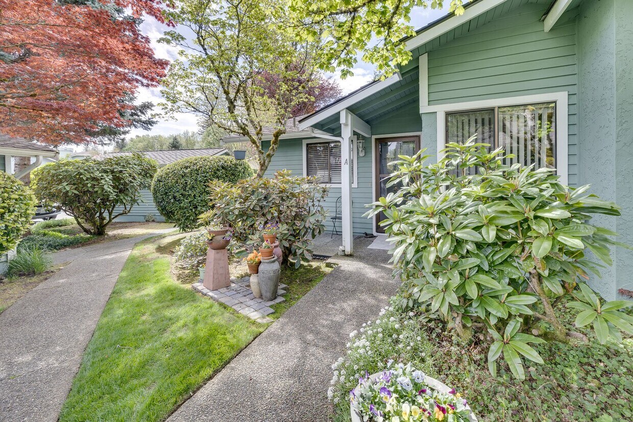 Foto principal - 2 Bedroom Rambler Style Condo in Mill Creek!