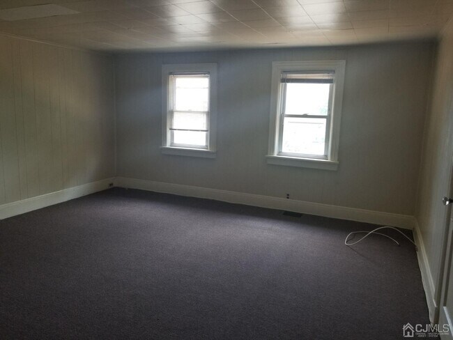 Building Photo - 74 Glencourt Ave