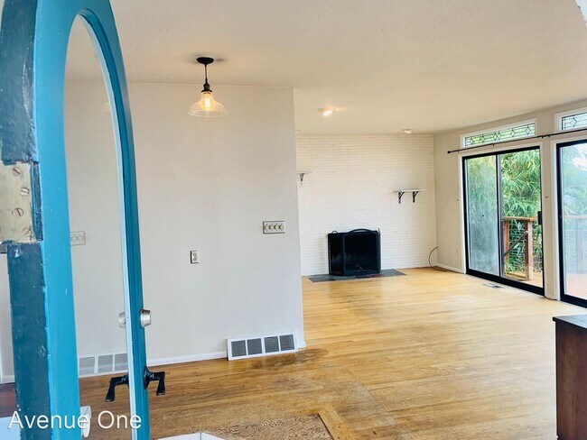 Foto del edificio - 2 br, 1 bath House - 3845 Beach Dr SW