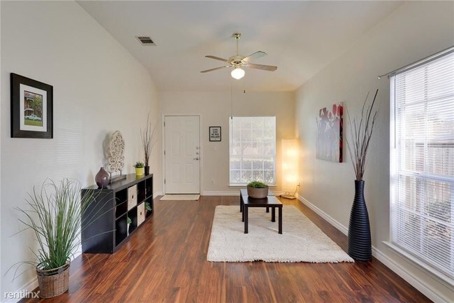 Foto del edificio - 3 br, 2 bath  - 8703 Weiser Dr Unit A