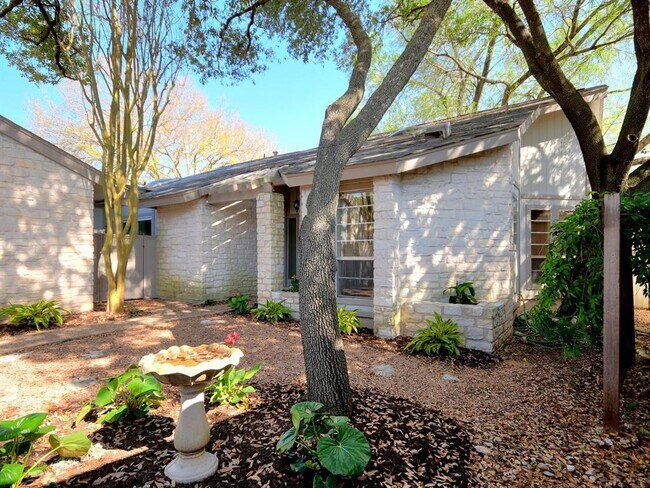 Foto del edificio - 6004 Gardenridge Hollow