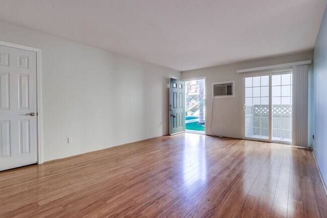 Building Photo - 2 Bedroom Condo For Rent - El Cajon