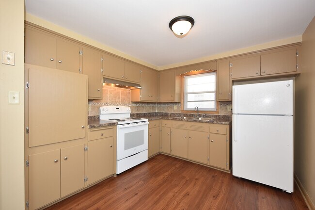 Foto del edificio - 4663 N Green Bay Ave