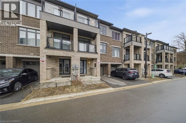 Building Photo - 585 Colborne St