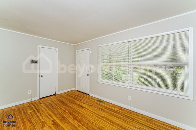 Foto del edificio - Discover this 3-bedroom, 1.5-bath home in Birmingham’s Spring Lake area!