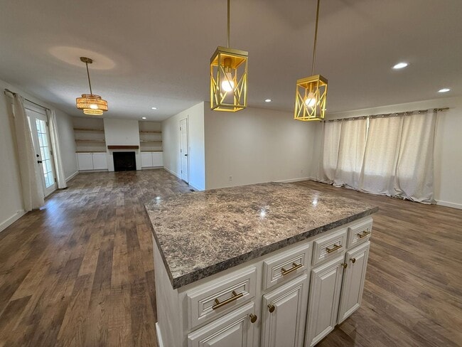 Foto del edificio - Updated Three Bedroom Home in South Salem