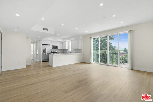Building Photo - 11042 La Maida St