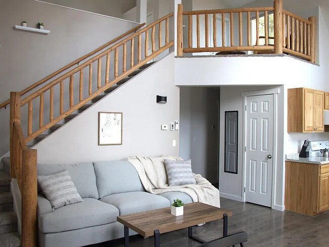 Foto del edificio - 230 Tamarack Woods Dr