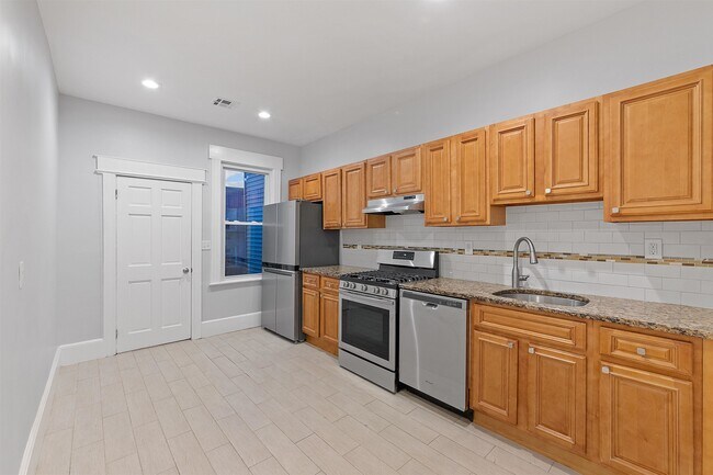 Building Photo - 133 Sherman Pl