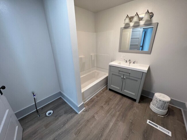Building Photo - Beautiful Remodeled Home