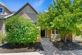 Building Photo - 10213 Sacramento Way